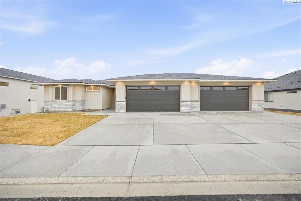 Photo of 825 Thebes St, West Richland, WA 99353 (MLS # 292075)