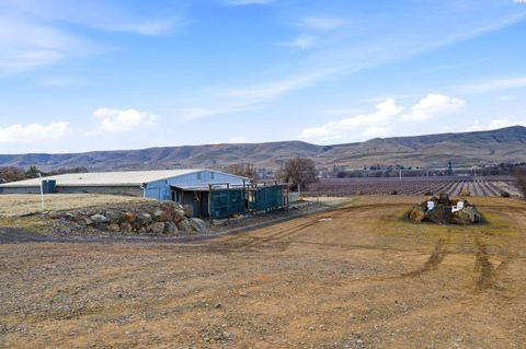 Photo of 172701 W North River, Prosser, WA 99350 (MLS # 291175)