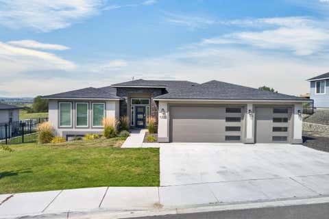 Photo of 1320 W Pax Ct, Sunnyside, WA 98944 (MLS # 295192)