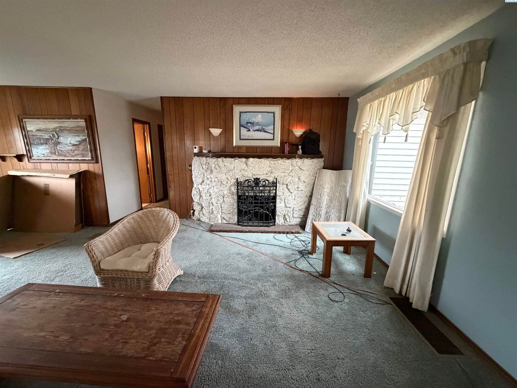 Photo of 1826 W 10th Ave, Kennewick, WA 99336 (MLS # 290701)