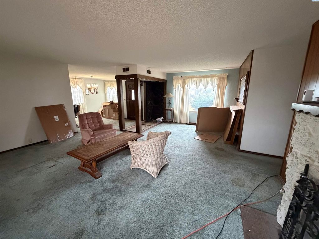 Photo of 1826 W 10th Ave, Kennewick, WA 99336 (MLS # 290701)