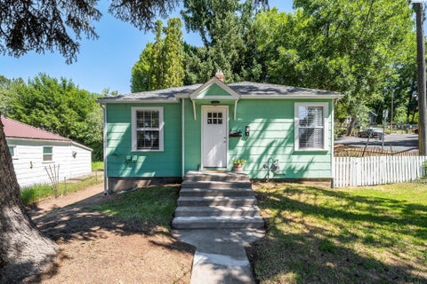 Photo of 1320 NE Mcgee Way, Pullman, WA 99163 (MLS # 294389)
