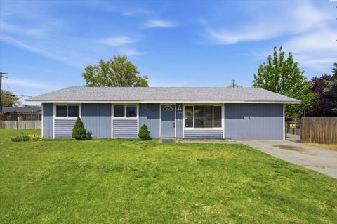Photo of 1720 W 11th Ave, Kennewick, WA 99337 (MLS # 292294)
