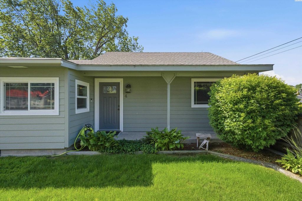 Photo of 4 E 23rd AVE, Kennewick, WA 99337 (MLS # 292974)