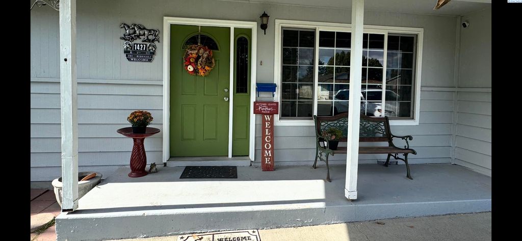 Photo of 1427 S 7th St, Sunnyside, WA 98944 (MLS # 289565)