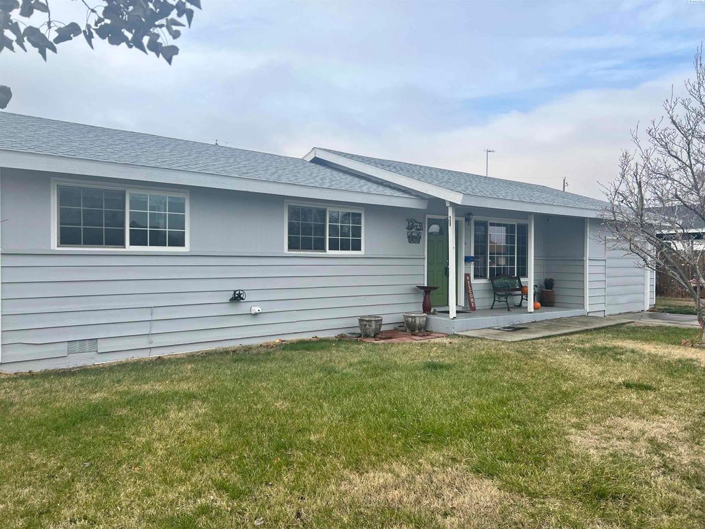 Photo of 1427 S 7th St, Sunnyside, WA 98944 (MLS # 289565)
