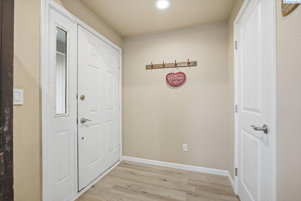 Photo of 6604 Gehrig Dr, Pasco, WA 99301 (MLS # 291210)