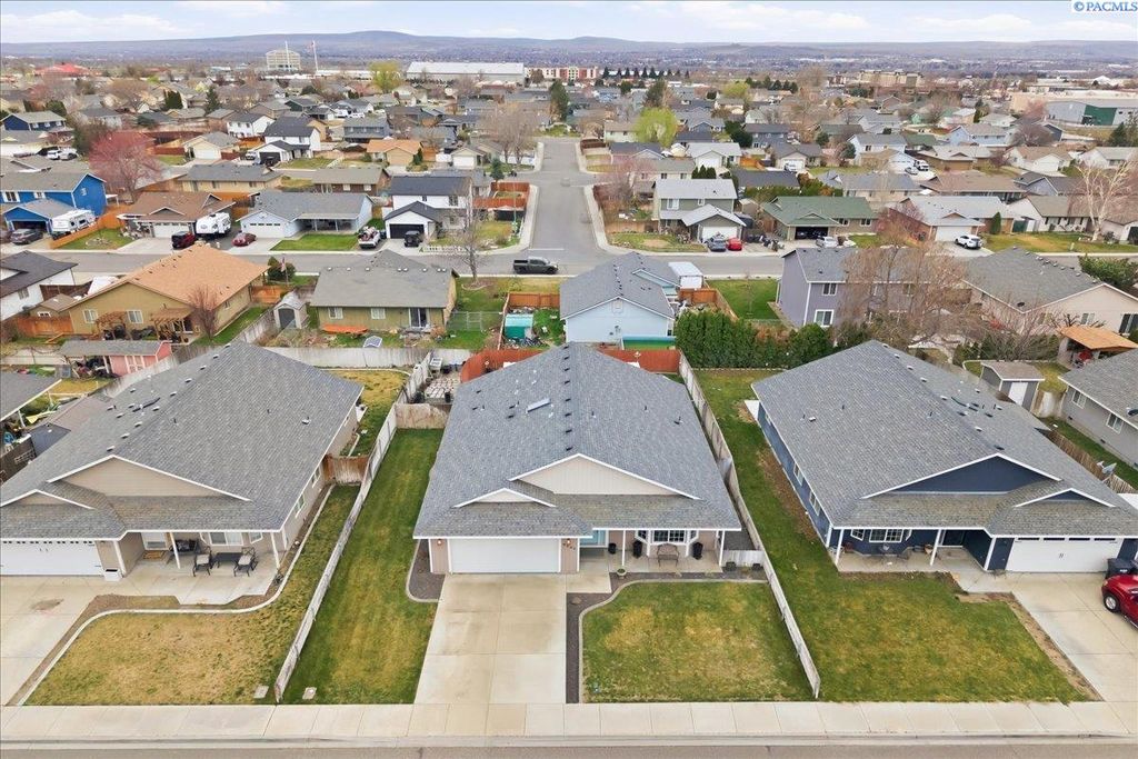 Photo of 6604 Gehrig Dr, Pasco, WA 99301 (MLS # 291210)