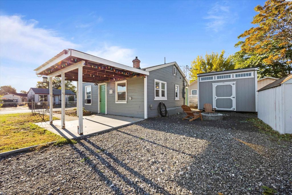 Photo of 734 E 6th Ave, Kennewick, WA 99336 (MLS # 288346)