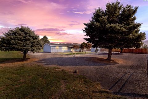 Photo of 2012 S Steele Rd, Prosser, WA 99350 (MLS # 287565)