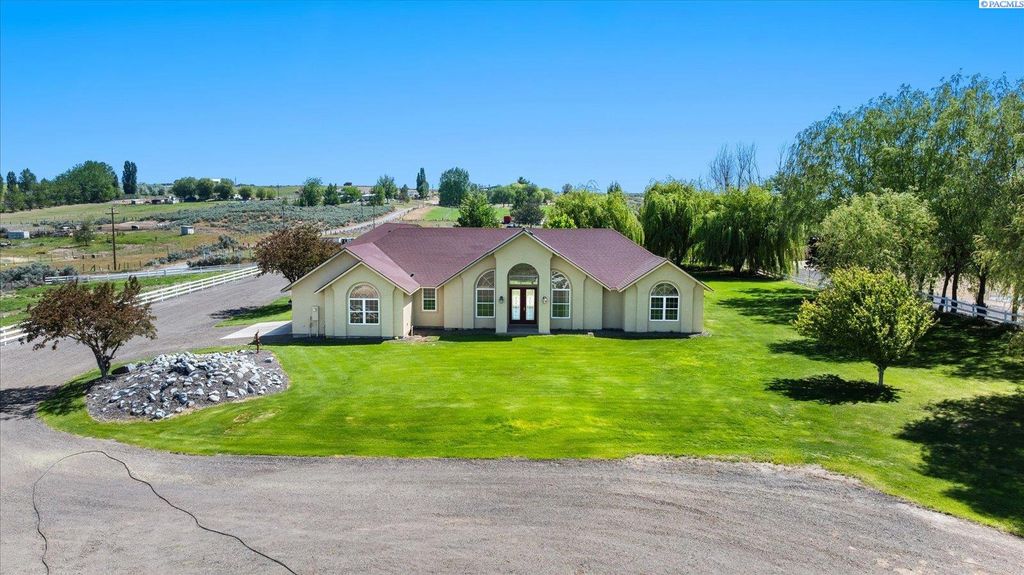 Photo of 420 Tuck Rd, Eltopia, WA 99330 (MLS # 292845)