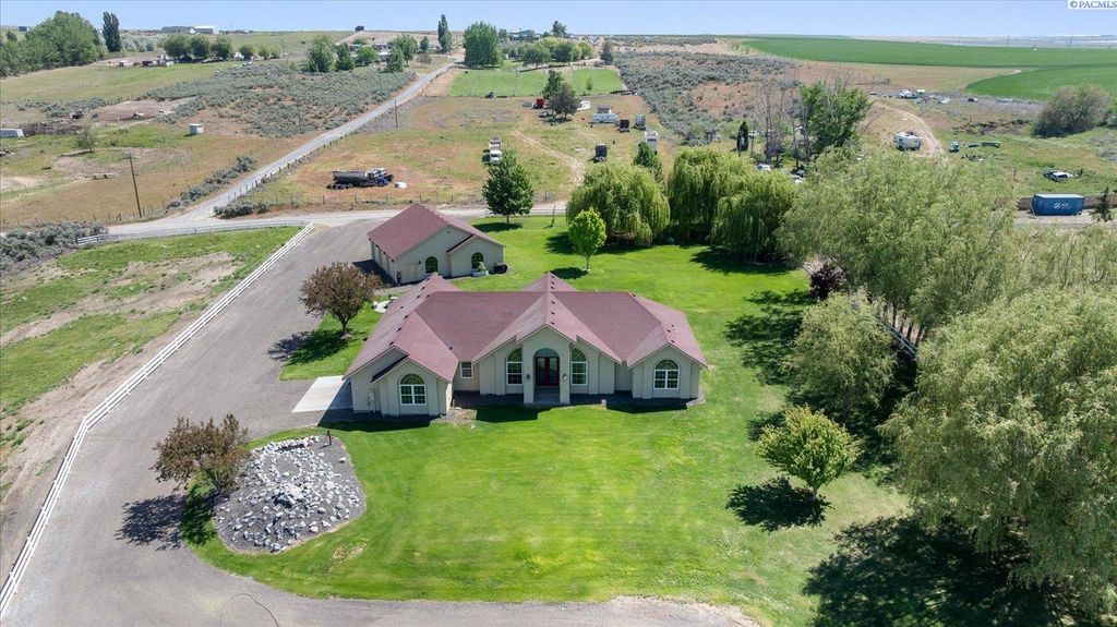 Photo of 420 Tuck Rd, Eltopia, WA 99330 (MLS # 292845)