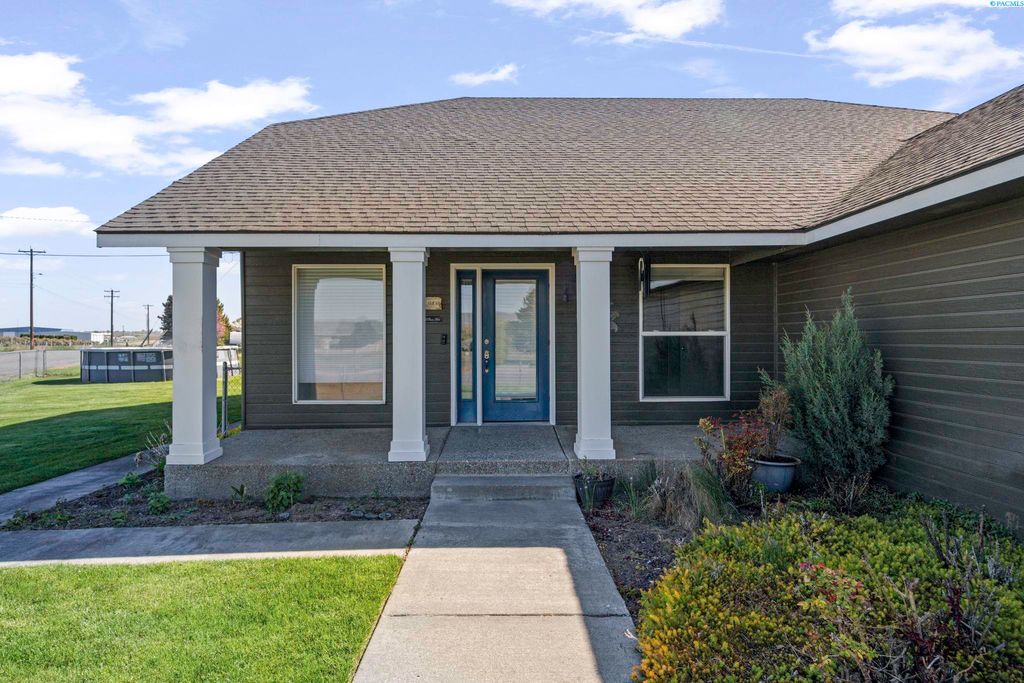Photo of 11021 View Lane, Pasco, WA 99301 (MLS # 291211)