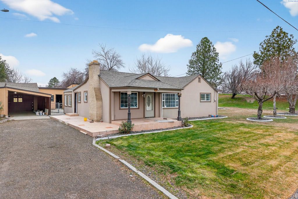 Photo of 901 13th Street, Benton City, WA 99320 (MLS # 290194)