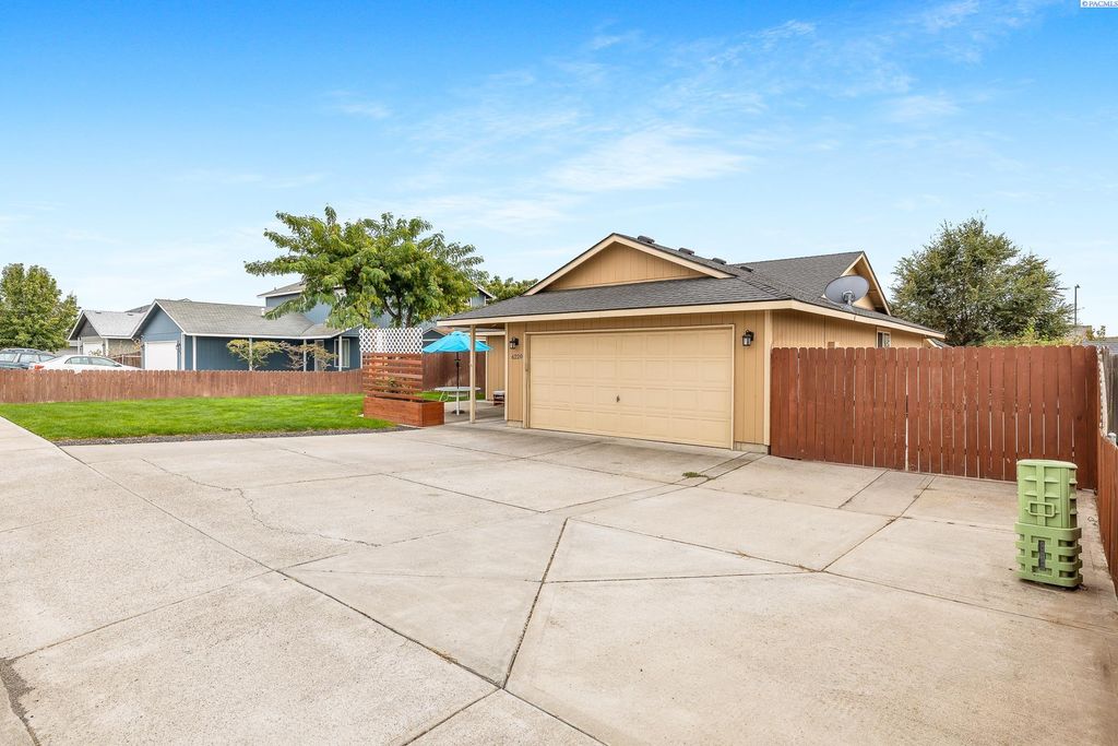 Photo of 6220 Wrigley Dr, Pasco, WA 99301 (MLS # 287985)