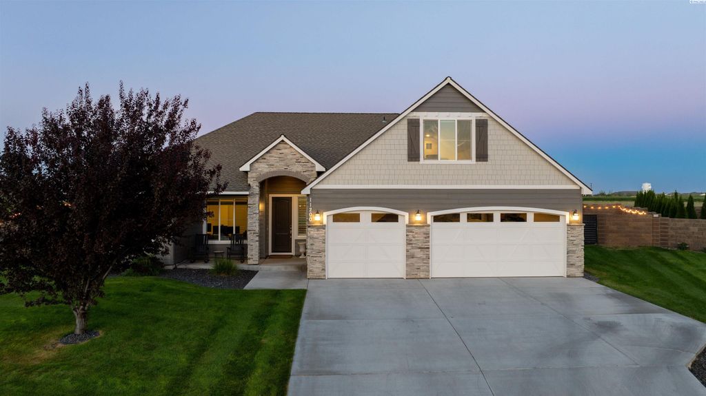 Photo of 11200 Mathews Dr, Pasco, WA 99301 (MLS # 289176)