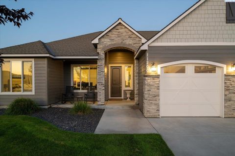 Photo of 11200 Mathews Dr, Pasco, WA 99301 (MLS # 289176)