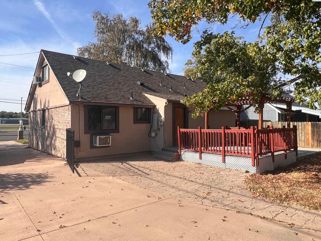Photo of 1203 S Garfield St, Kennewick, WA 99337 (MLS # 288152)