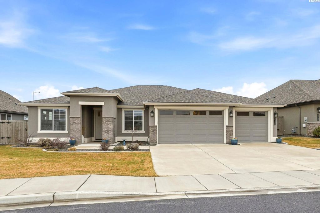 Photo of 3150 Quail Ridge Loop, Richland, WA 99354 (MLS # 290756)