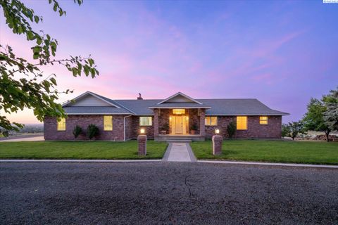 Photo of 37129 S Olympia St, Kennewick, WA 99338 (MLS # 293399)