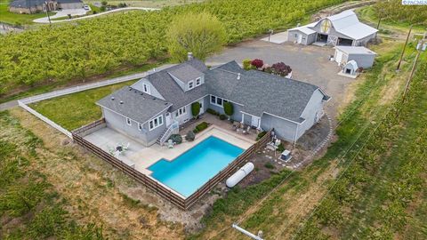 Photo of 31 Gilbert Rd, Zillah, WA 98953 (MLS # 292231)