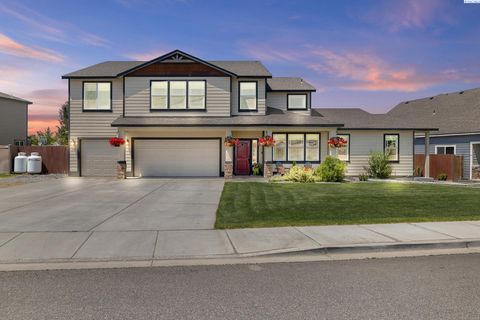 Photo of 629 Pinnacle Dr, West Richland, WA 99353 (MLS # 291080)