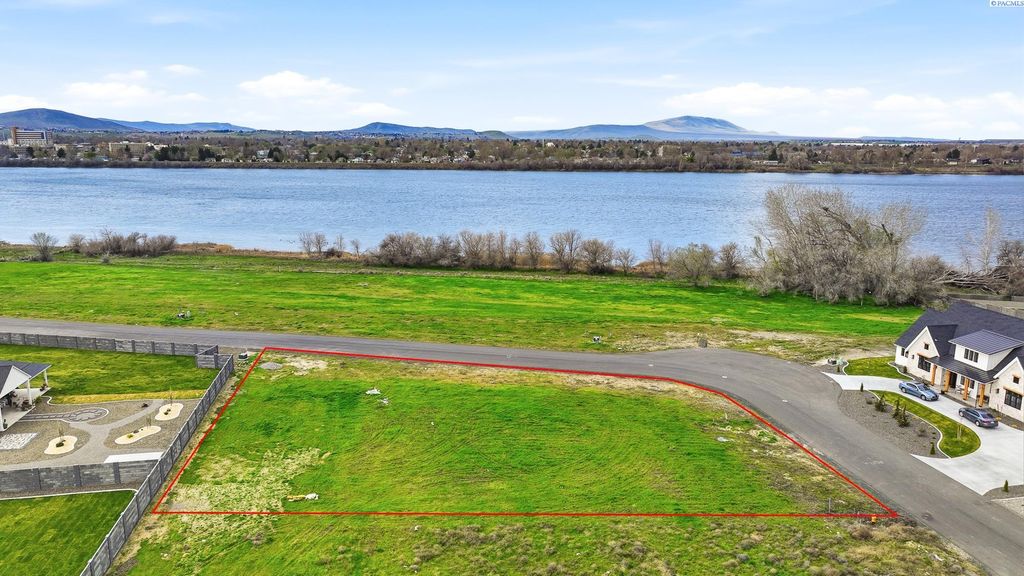 Photo of 12818 Rock Creek Dr, Pasco, WA 99301 (MLS # 291583)