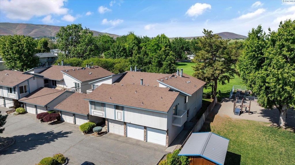 Photo of 503 Wright Ave #B8, Richland, WA 99352 (MLS # 287213)