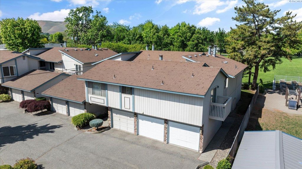 Photo of 503 Wright Ave #B8, Richland, WA 99352 (MLS # 287213)