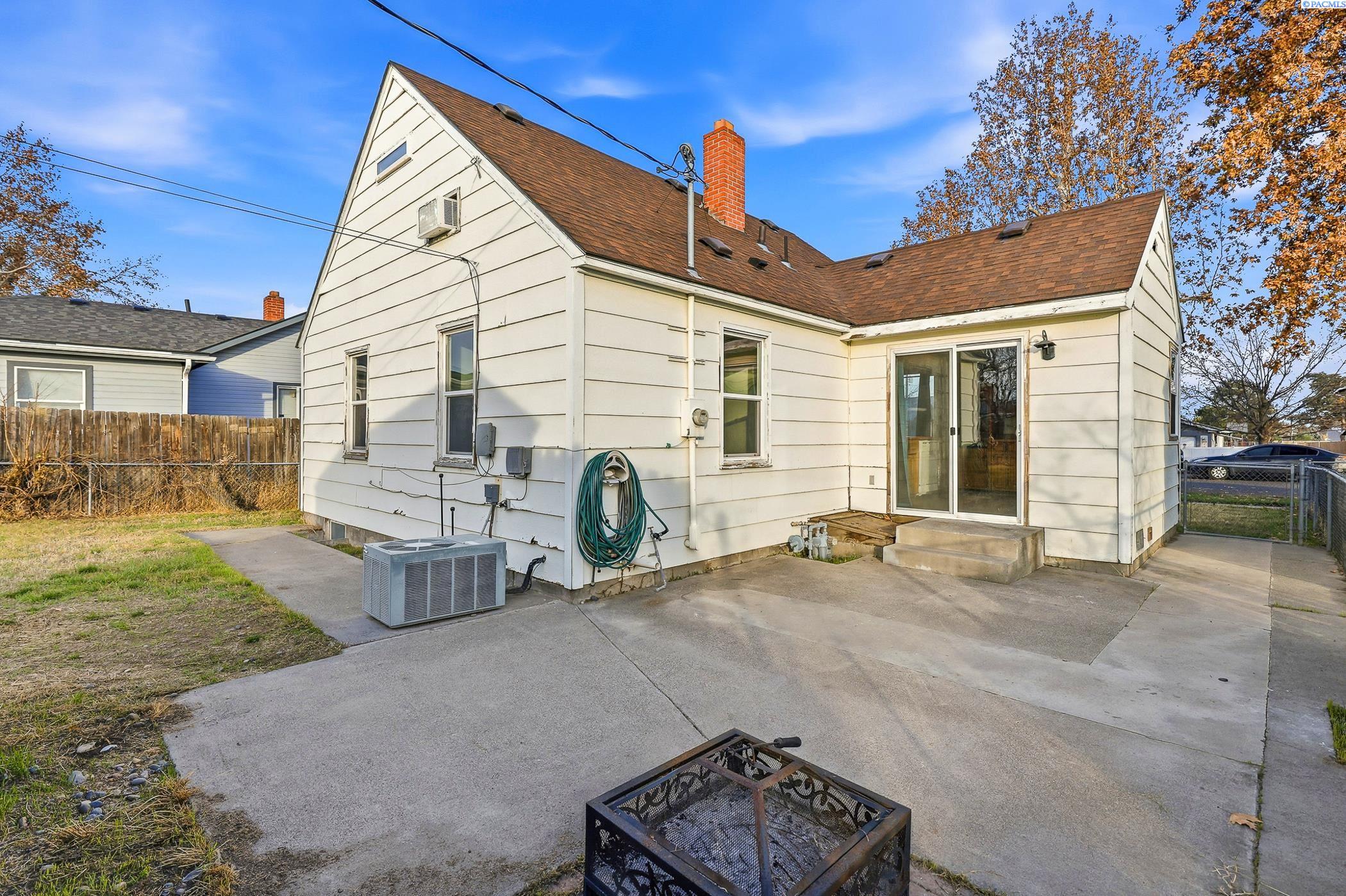 Kennewick, Washington 99336, United States, 4 Bedrooms Bedrooms, ,1 BathroomBathrooms,Residential,Active,248835