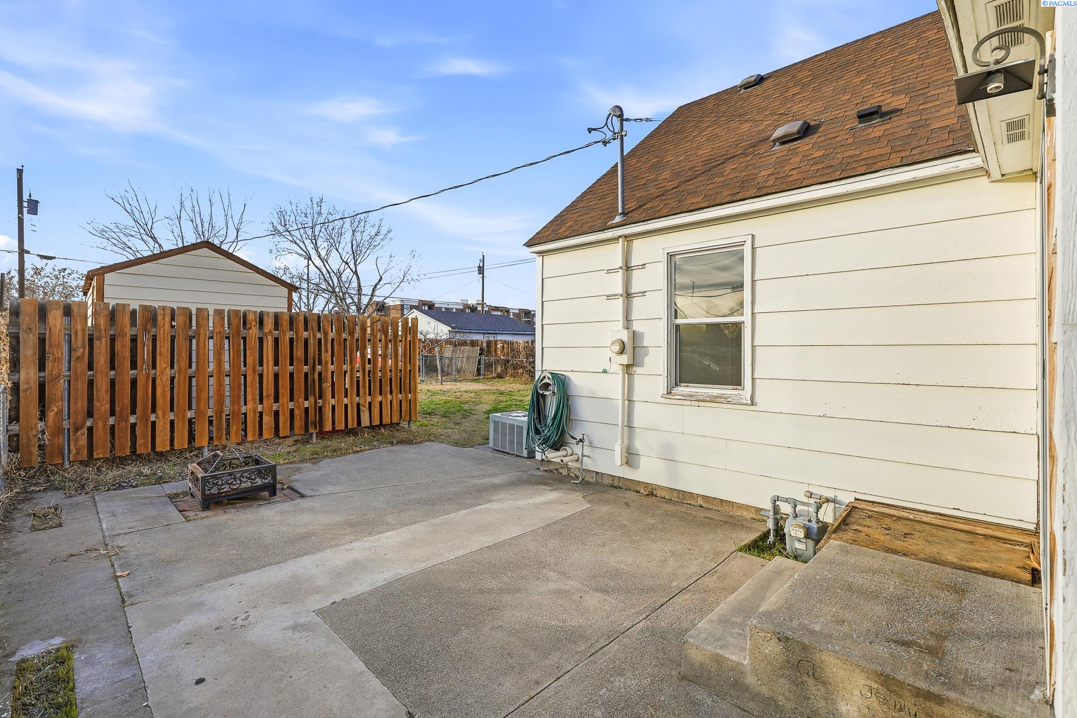 Kennewick, Washington 99336, United States, 4 Bedrooms Bedrooms, ,1 BathroomBathrooms,Residential,Active,248835