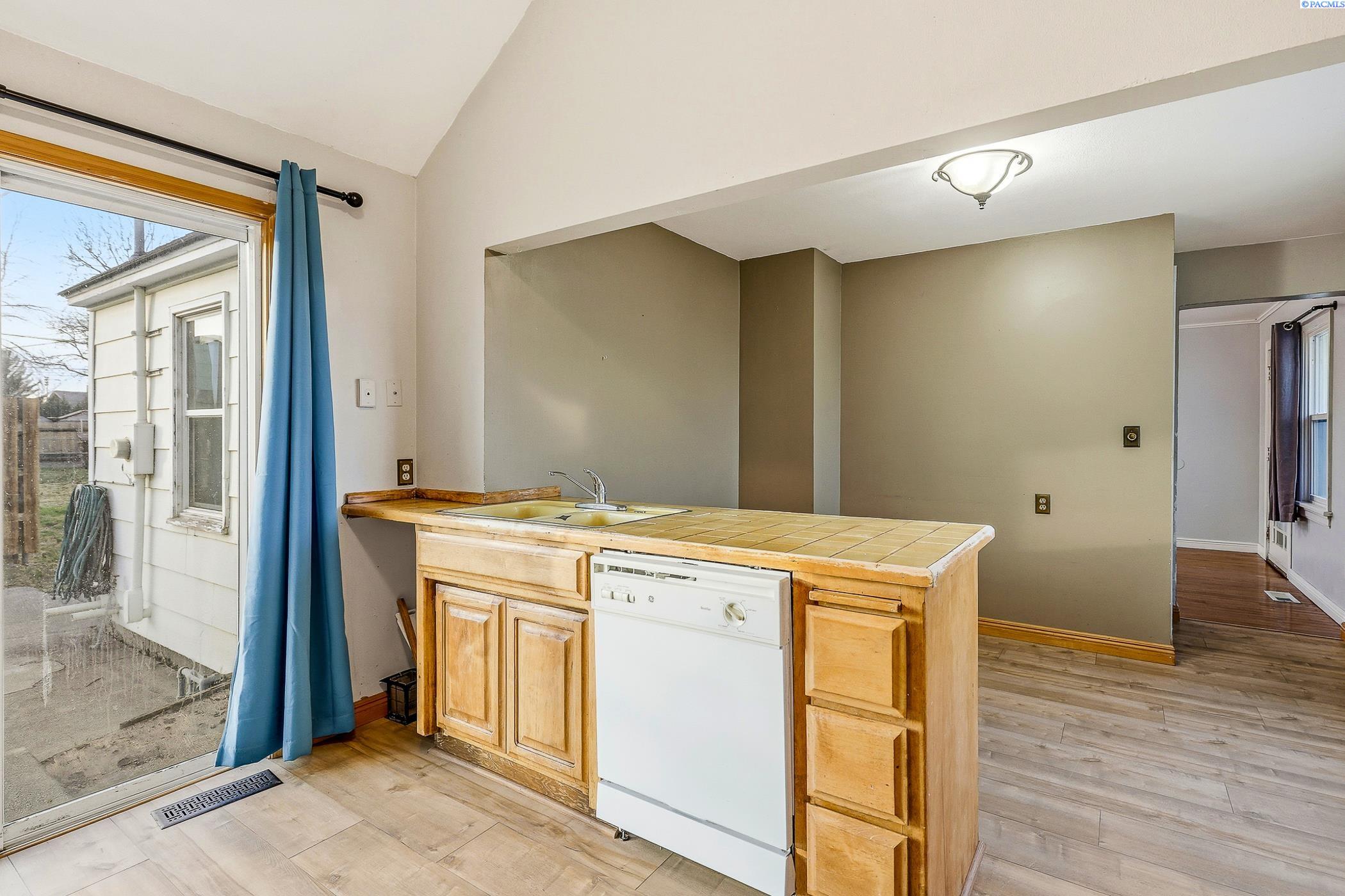 Kennewick, Washington 99336, United States, 4 Bedrooms Bedrooms, ,1 BathroomBathrooms,Residential,Active,248835