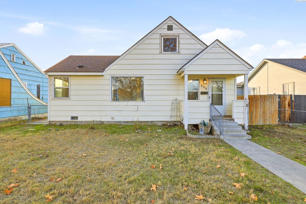 Photo of 706 S Alder Street, Kennewick, WA 99336 (MLS # 289116)