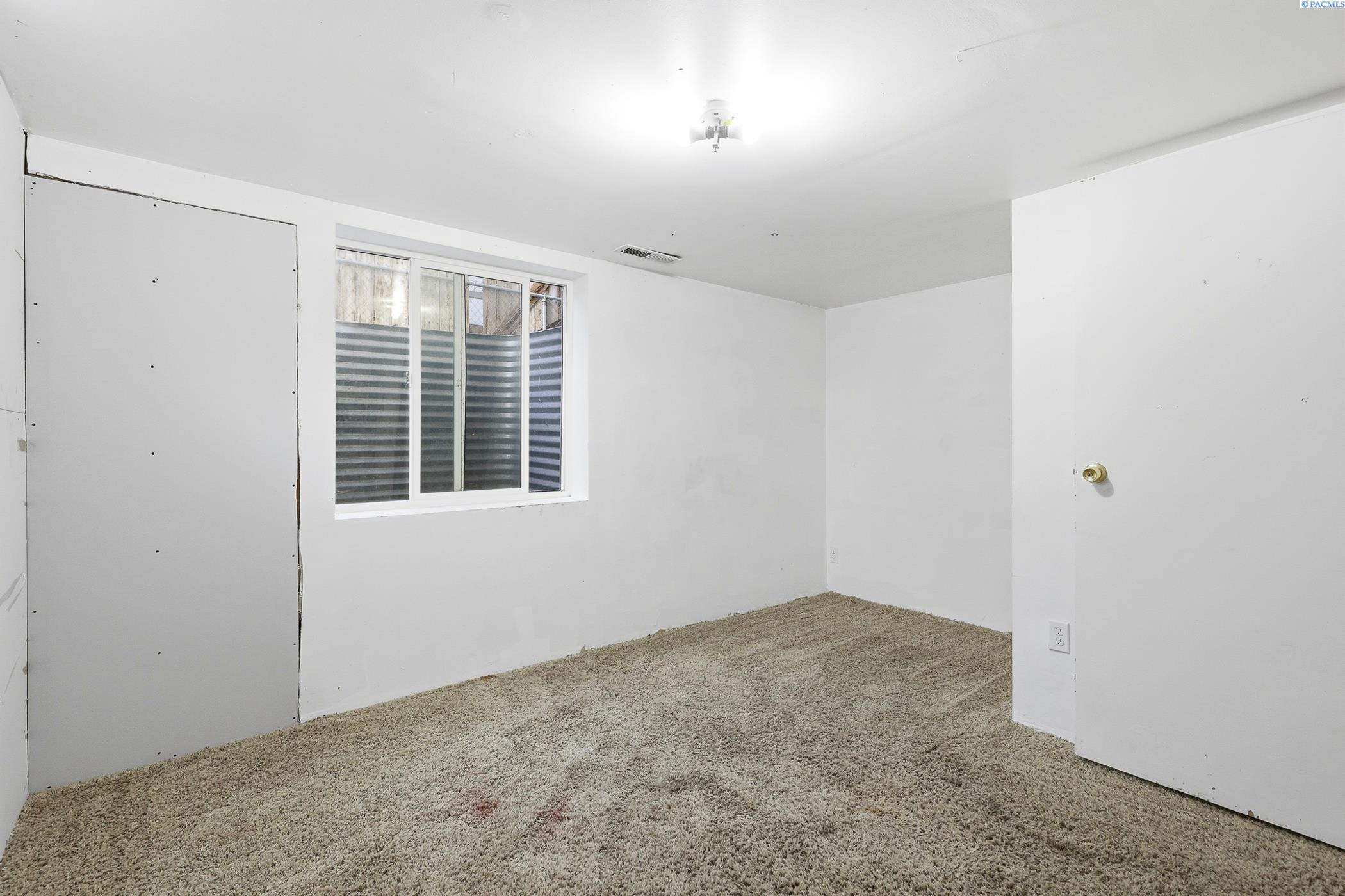 Kennewick, Washington 99336, United States, 4 Bedrooms Bedrooms, ,1 BathroomBathrooms,Residential,Active,248835