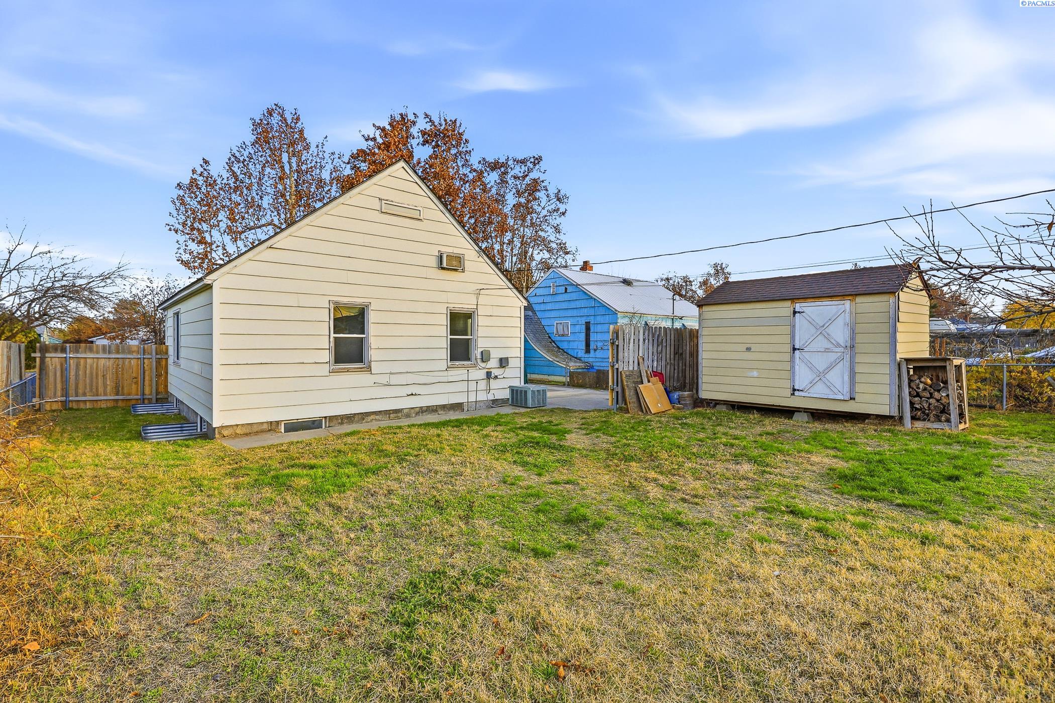 Kennewick, Washington 99336, United States, 4 Bedrooms Bedrooms, ,1 BathroomBathrooms,Residential,Active,248835