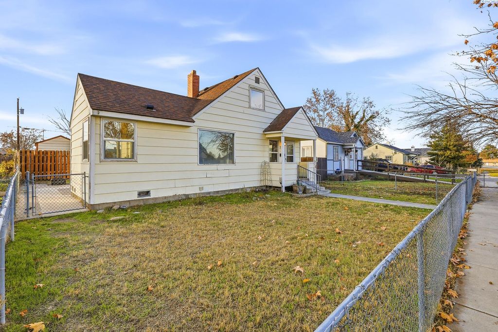 Photo of 706 S Alder Street, Kennewick, WA 99336 (MLS # 289116)