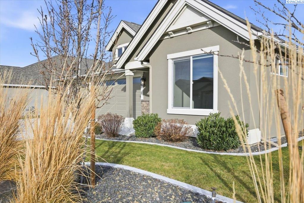 Photo of 3170 Mountain Quail Ln, Richland, WA 99354 (MLS # 289859)
