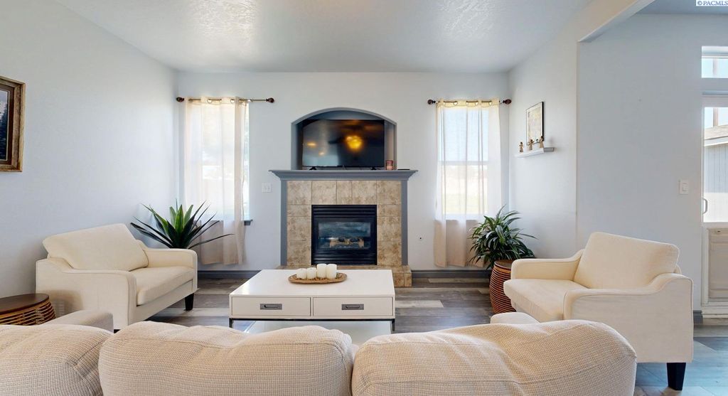 Photo of 5002 Spirea Drive, West Richland, WA 99353 (MLS # 292826)