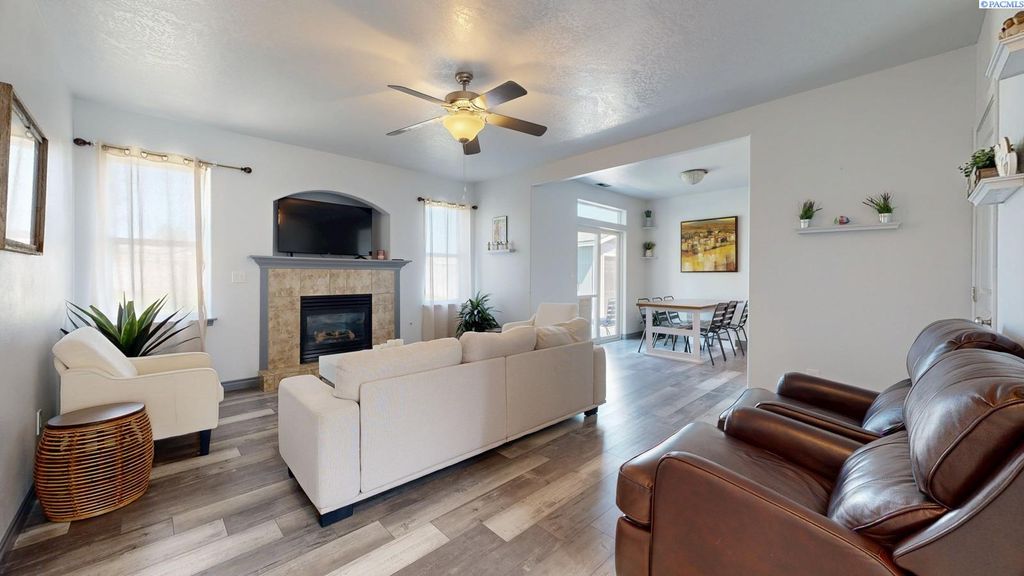Photo of 5002 Spirea Drive, West Richland, WA 99353 (MLS # 292826)