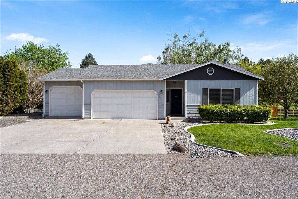 Photo of 727 W 32nd Ave, Kennewick, WA 99337 (MLS # 292366)