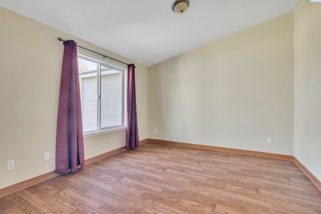 Photo of 2720 Leslie Rd, Richland, WA 99352 (MLS # 292807)