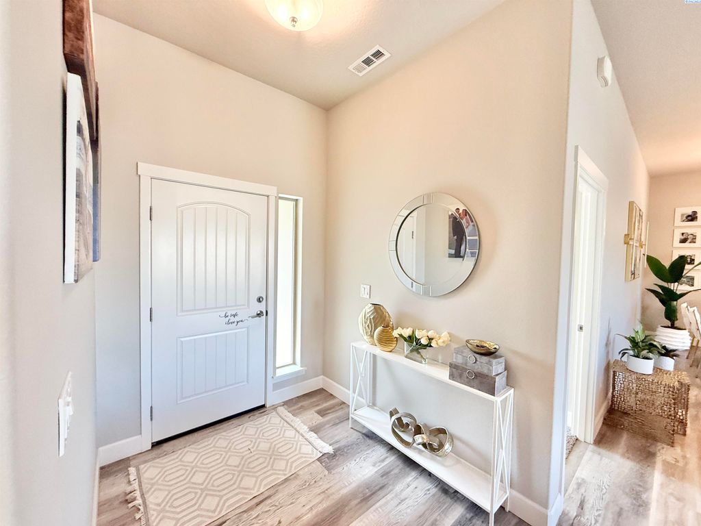 Photo of 3325 S Mckinley St, Kennewick, WA 99338 (MLS # 290586)