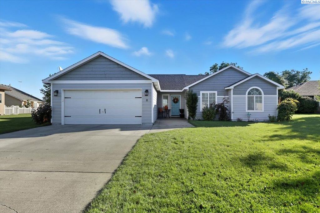 Photo of 8 Ivy Lane, Pasco, WA 99301 (MLS # 288129)