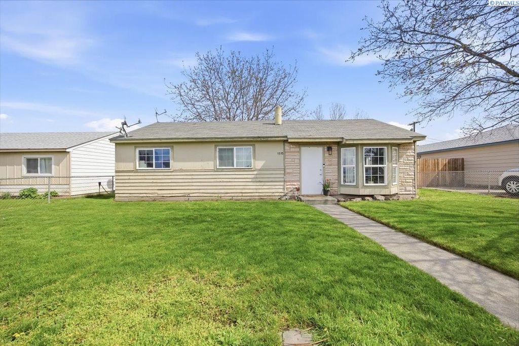 Photo of 1515 N 17th Ave, Pasco, WA 99301 (MLS # 291773)