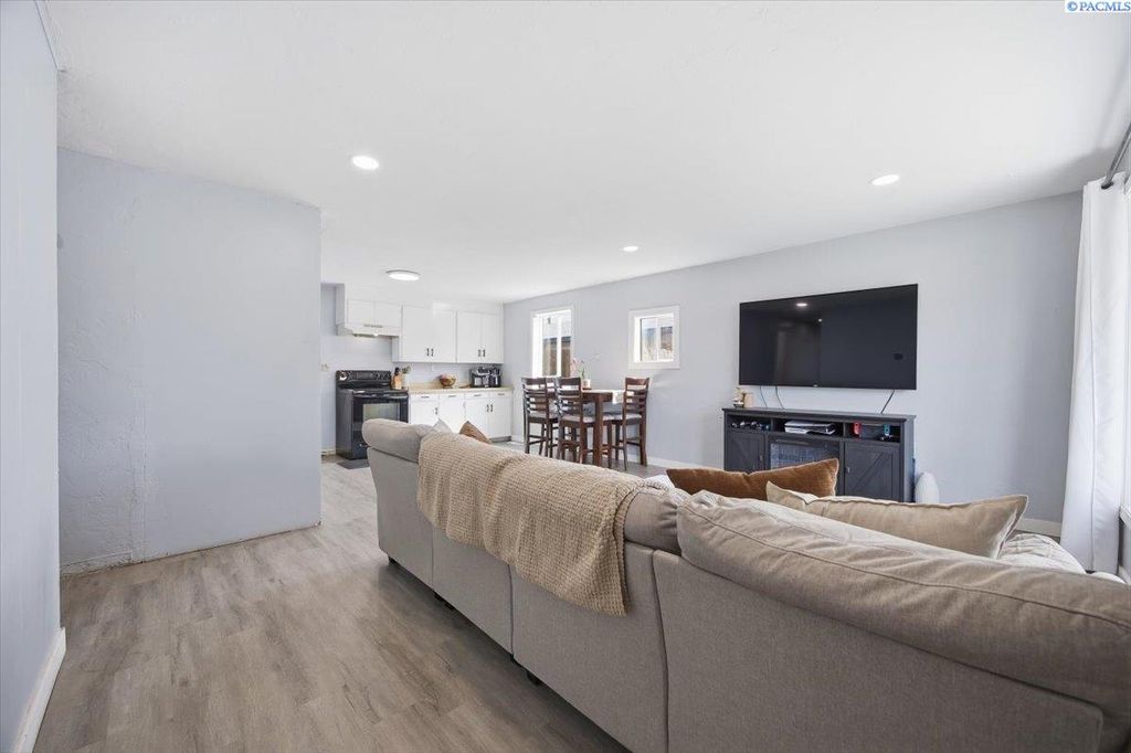 Photo of 1515 N 17th Ave, Pasco, WA 99301 (MLS # 291773)