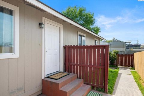 Photo of 705 8th Street, Benton City, WA 99320 (MLS # 292665)