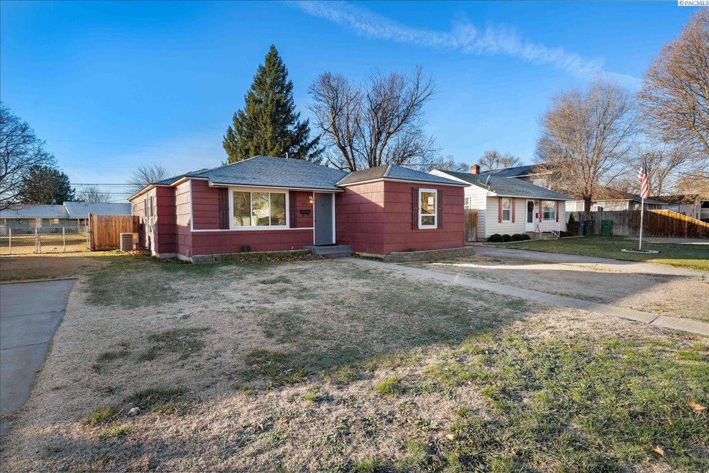 Photo of 1209 W 2nd Ave, Kennewick, WA 99336 (MLS # 289573)
