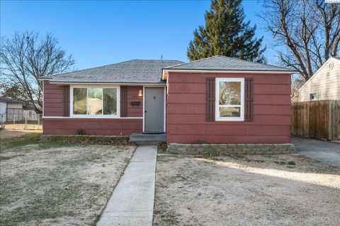 Photo of 1209 W 2nd Ave, Kennewick, WA 99336 (MLS # 289573)
