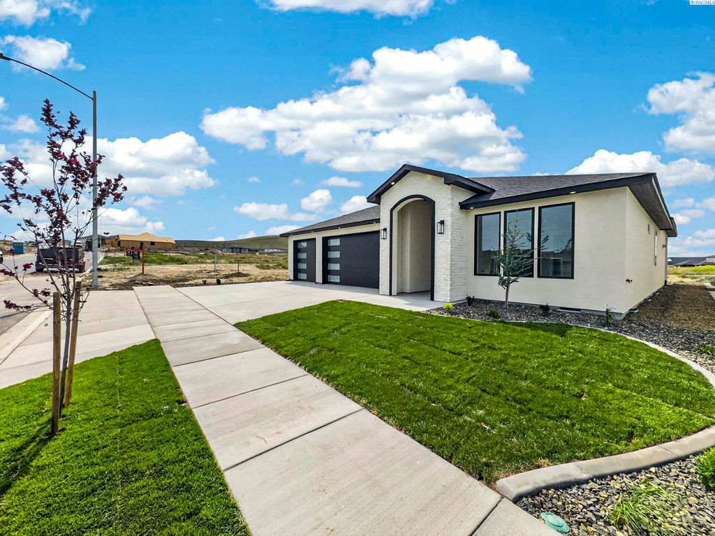 Photo of 2919 Meadowlark Ave, Richland, WA 99352 (MLS # 292734)