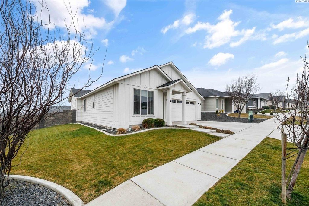 Photo of 2545 Morris Ave, Richland, WA 99352 (MLS # 290555)